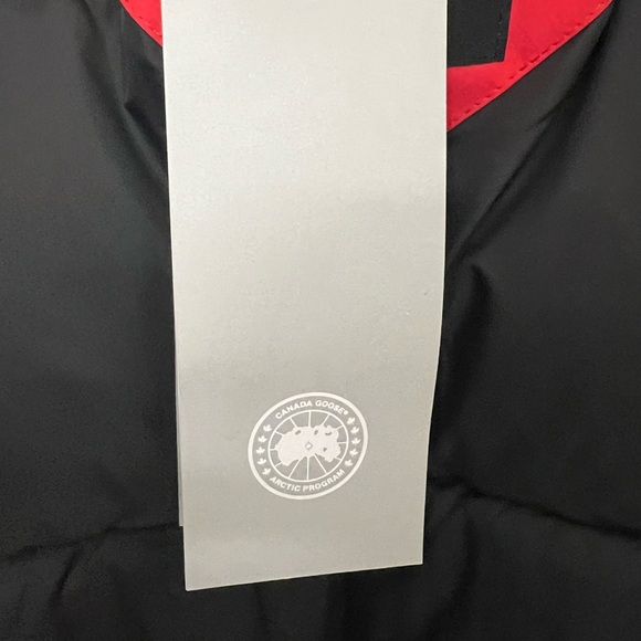 Canada Goose Men’s Expedition Parka - Picture 11 of 13